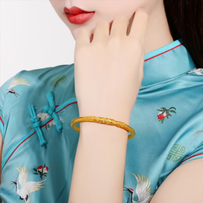 预算2万元，购黄金手镯好，还是翡翠手镯好