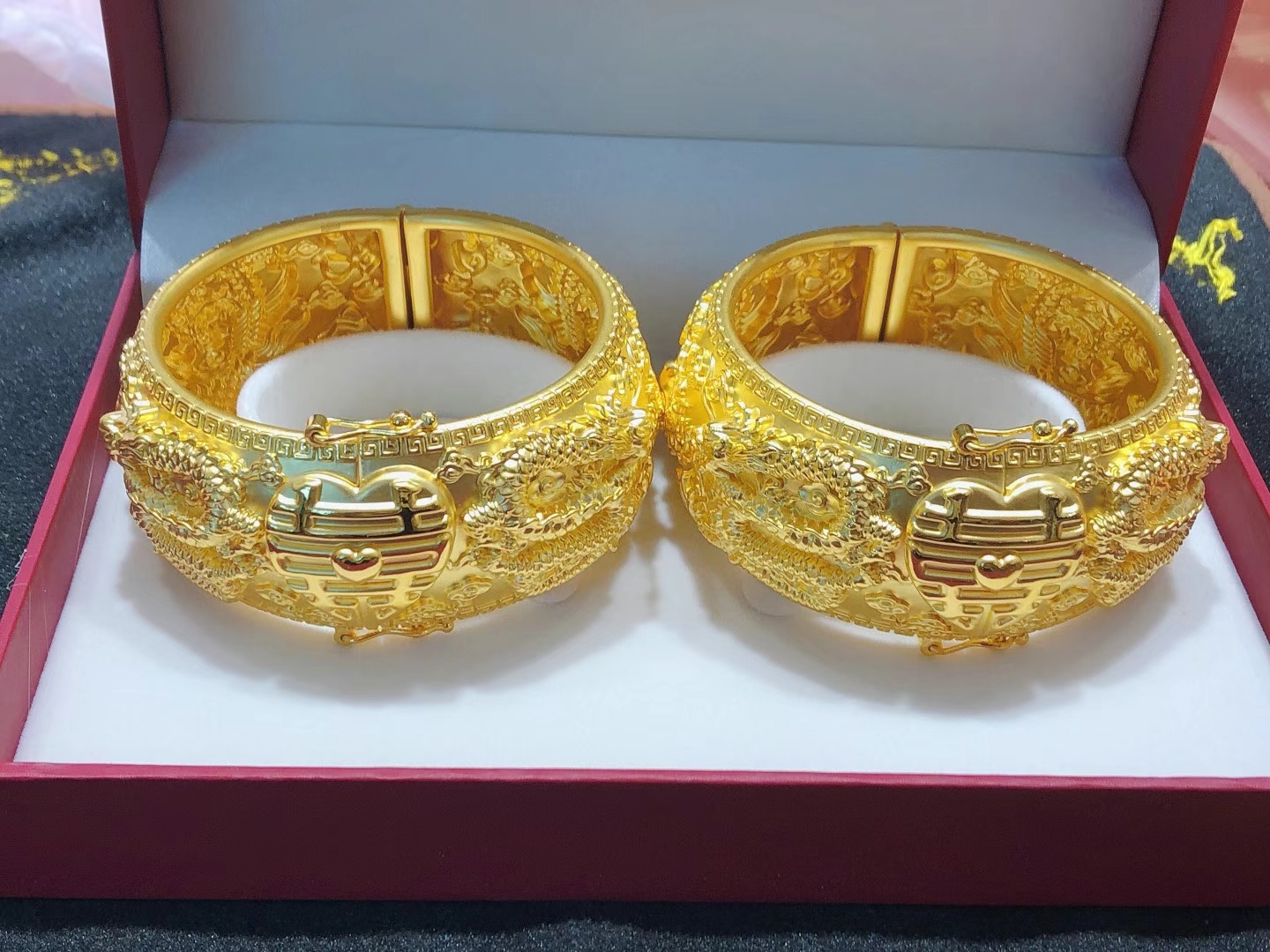 黄金手镯一般多少克，怎么挑选搭配