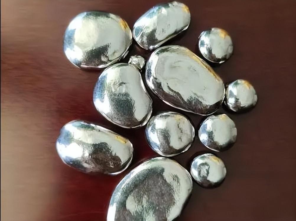 铱金属的暗黑面：大灭绝事件和行星撞击的证据